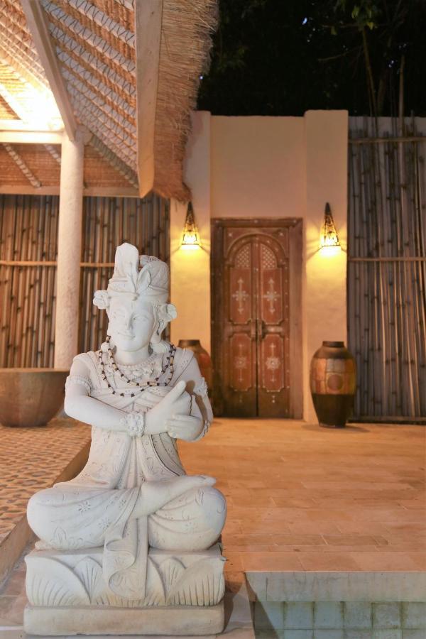 Villa Sentosa, Cheerful 3-Bedroom Villa With Pool Gili Trawangan Exterior photo